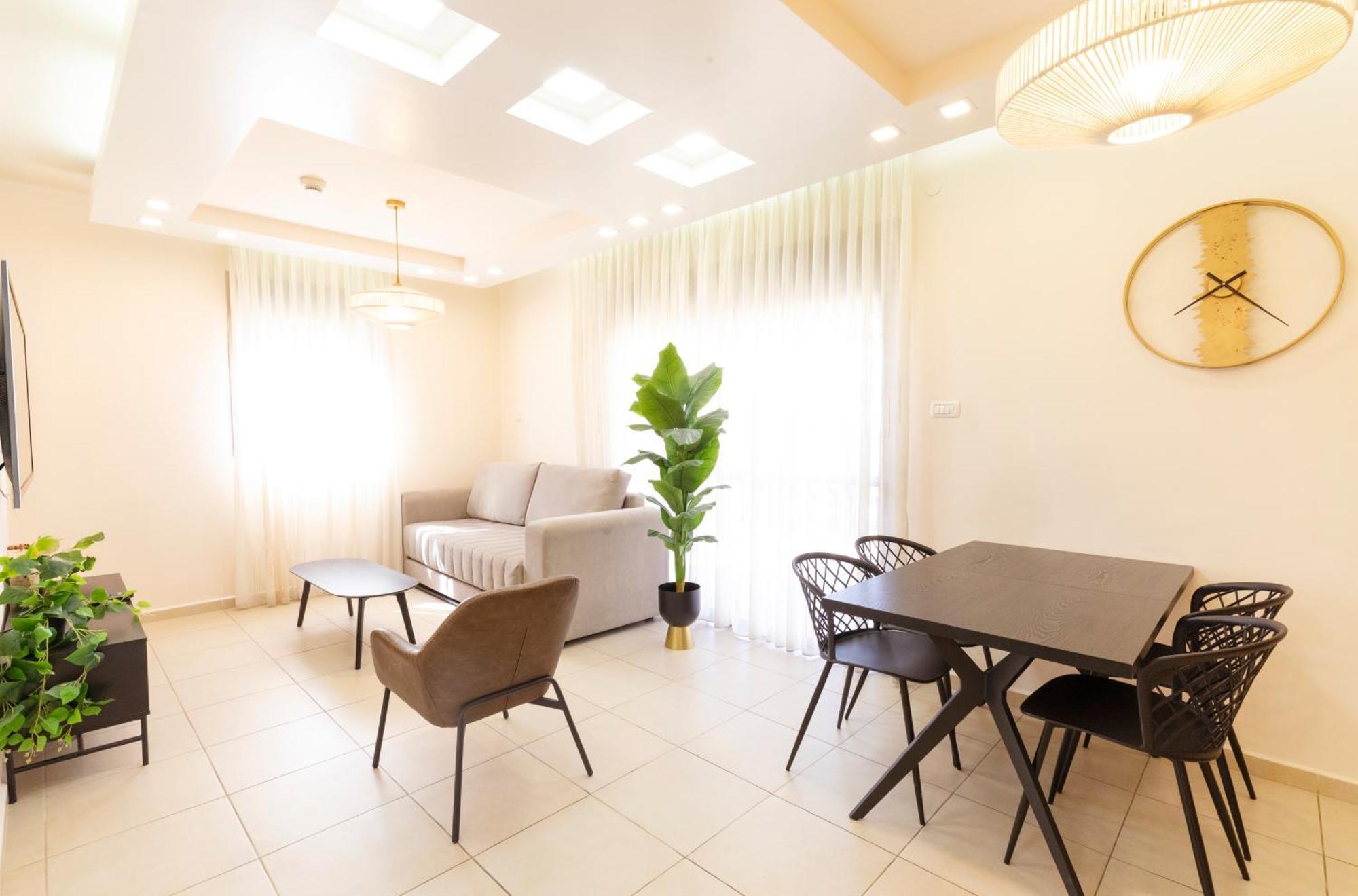 Almogim Suites Eilat Hotel (Adults Only) Bagian luar foto